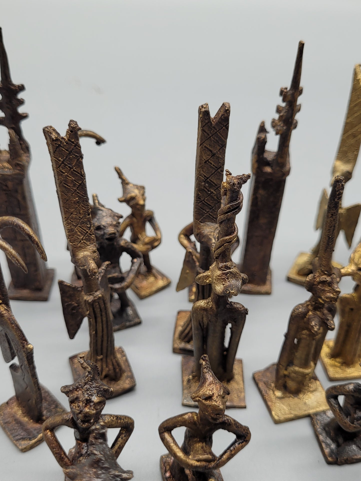 Antikes Afrikanisches Schachspiel aus Bronze - 32-teiliges Sammlerstück