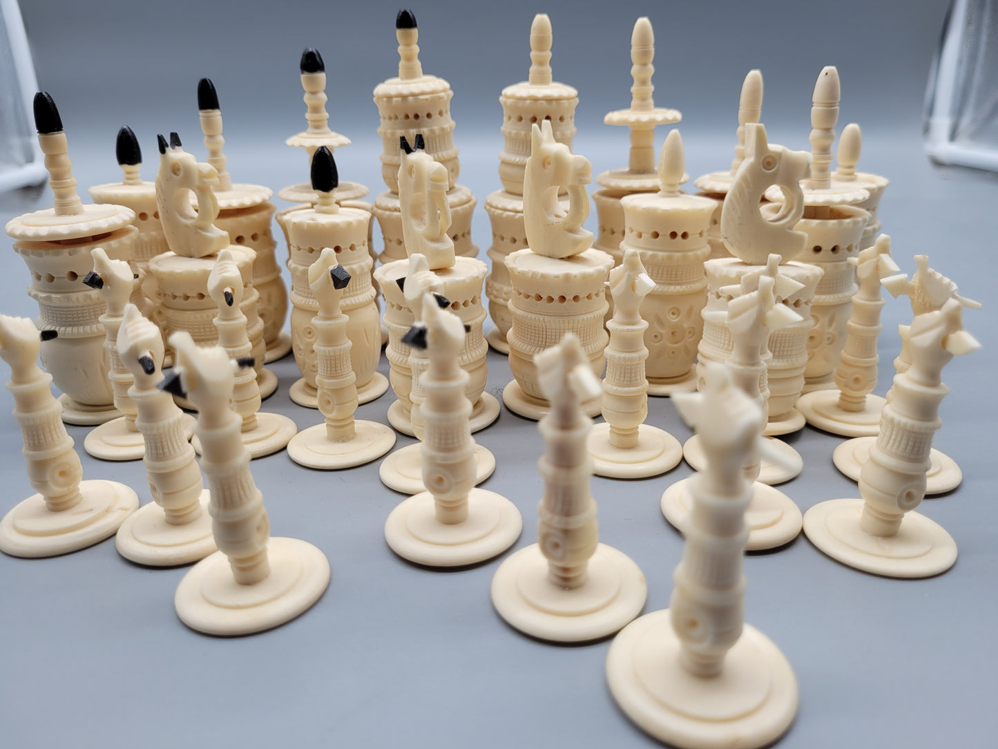 Selten Antikes Schachspiel Handarbeit  - 32 Schachfiguren  Sammlerstück