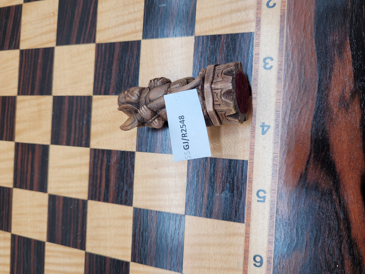 Chinesisches Schachspiel - 32-teiliges Sammlerstück aus Holz mit Schachbrett
