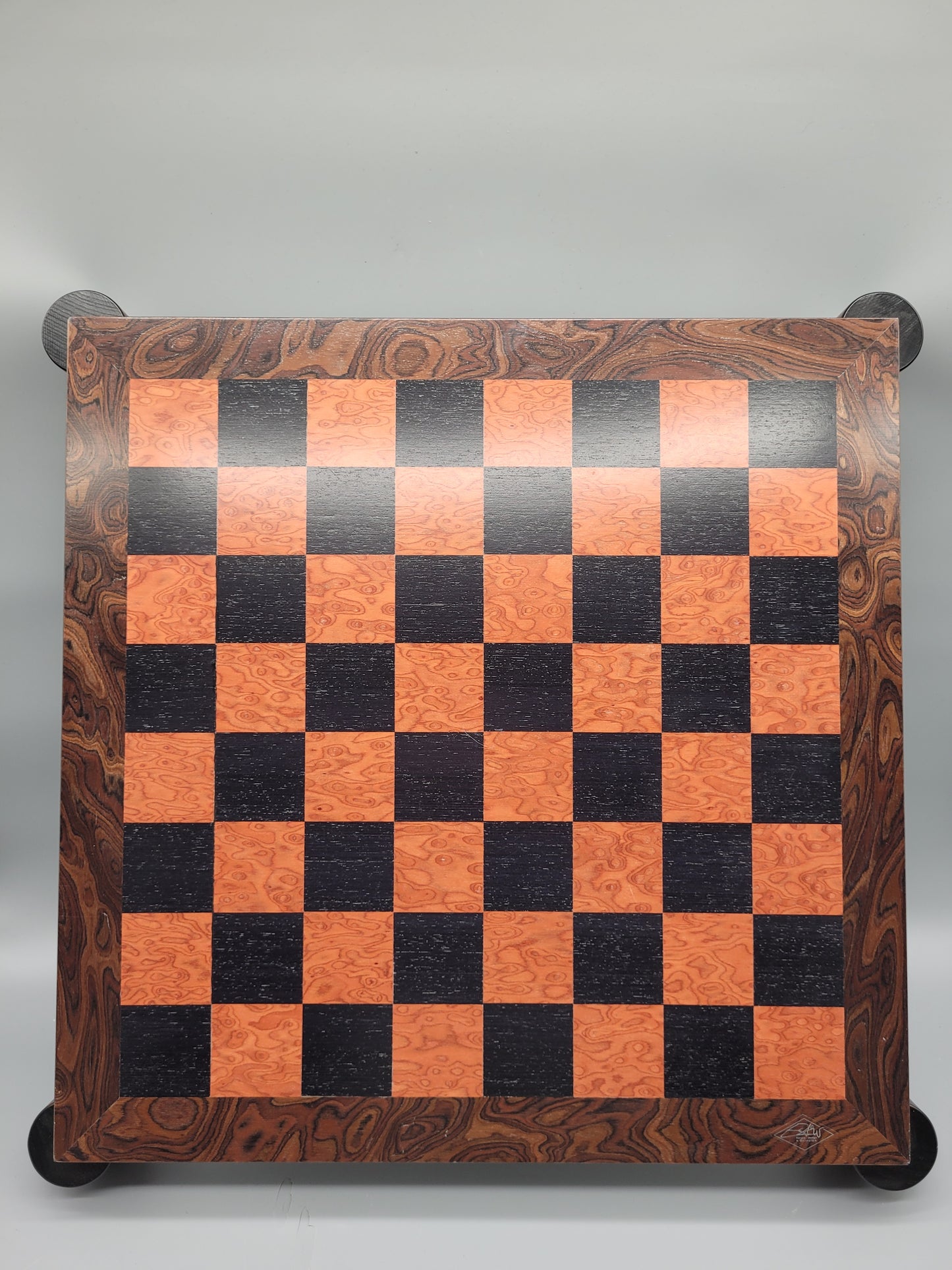 Antikes Schachbrett aus Holz -  Sammlerstück