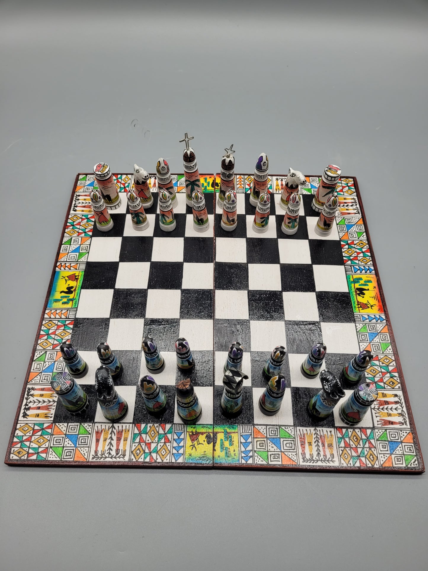 Antikes Schach-Set: Spanische Eroberer vs. Indios