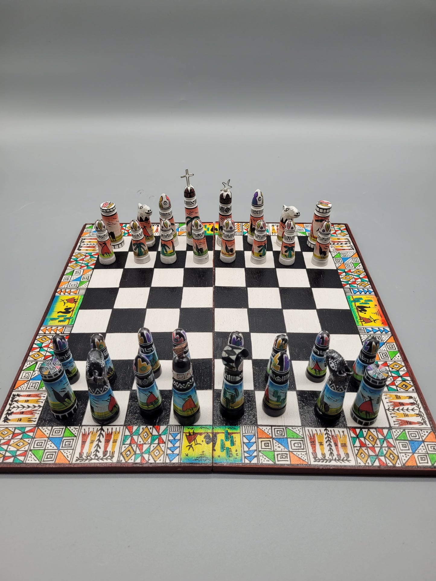 Antikes Schach-Set: Spanische Eroberer vs. Indios