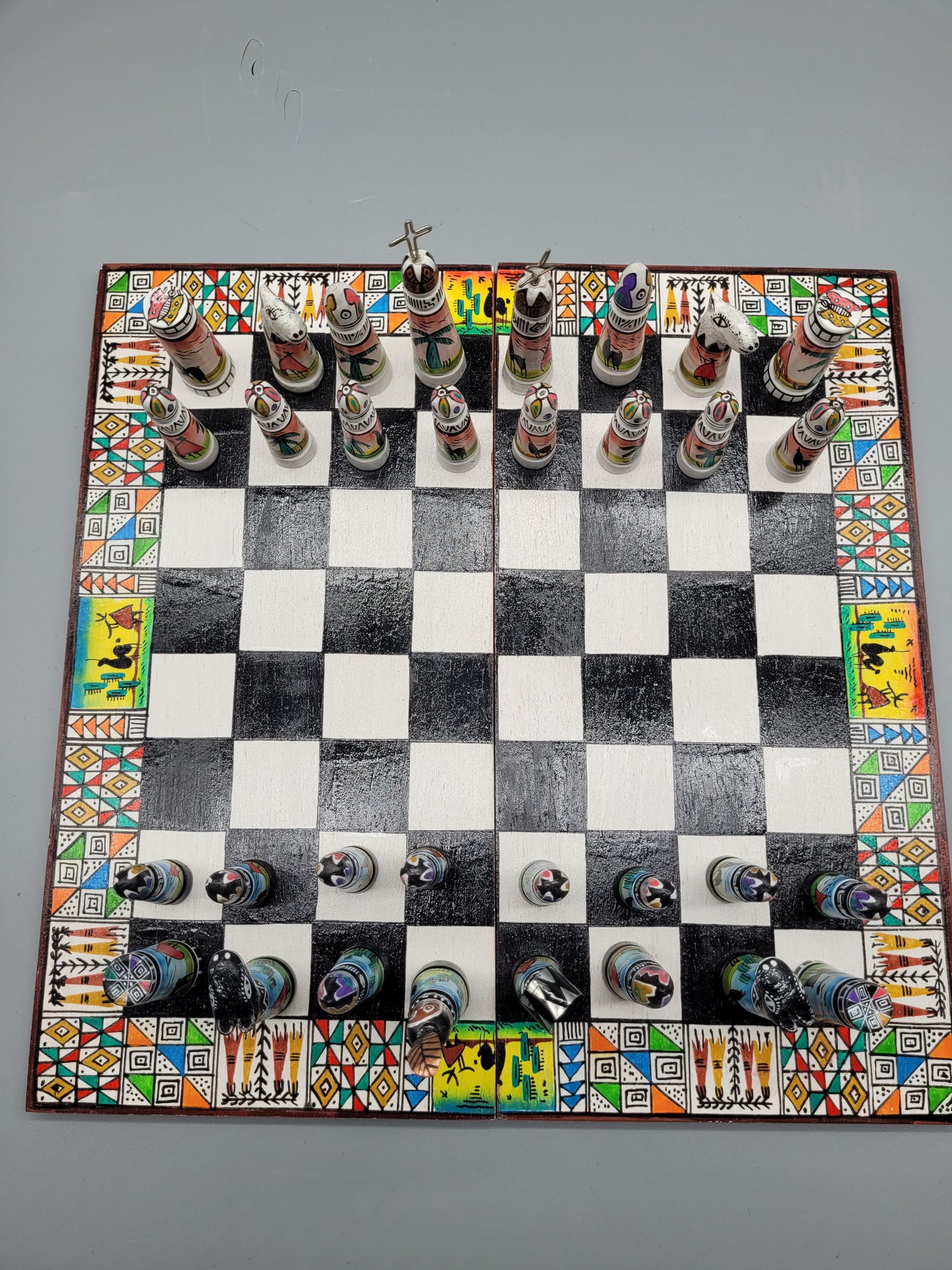 Antikes Schach-Set: Spanische Eroberer vs. Indios