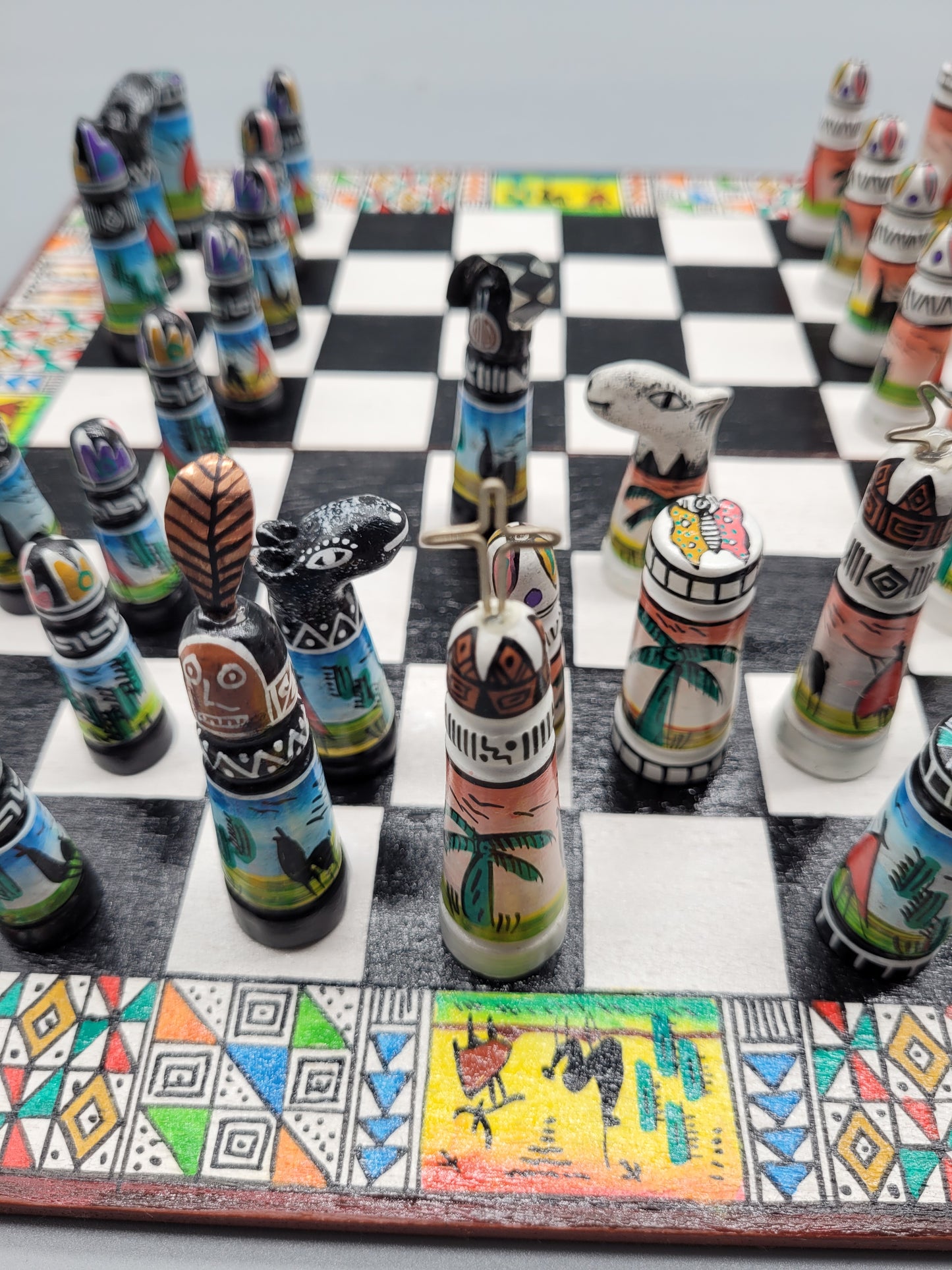 Antikes Schach-Set: Spanische Eroberer vs. Indios