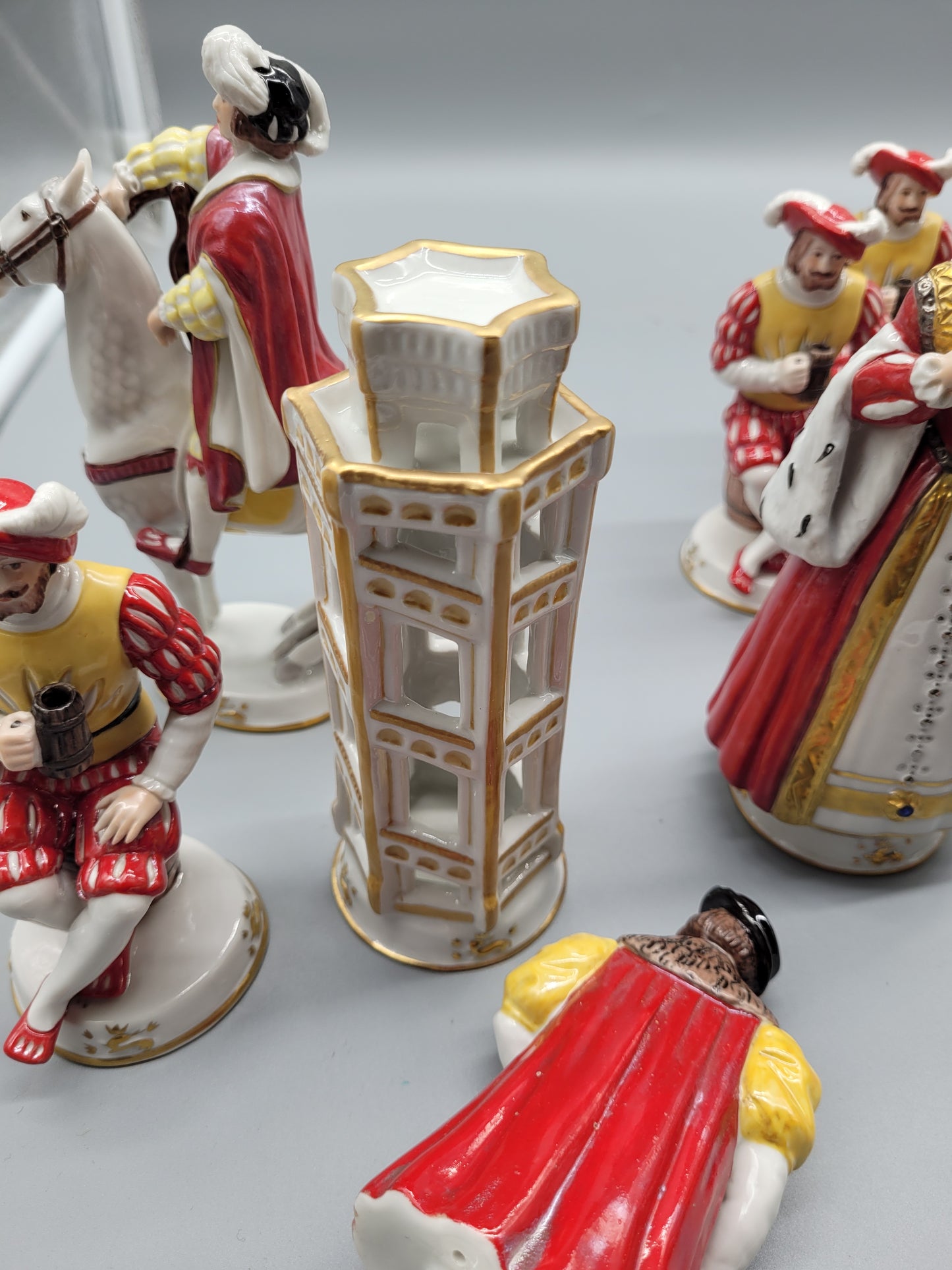 Antike Feine  Porzellan Schachspiel 16 Schachfiguren Dresdner Porzellan