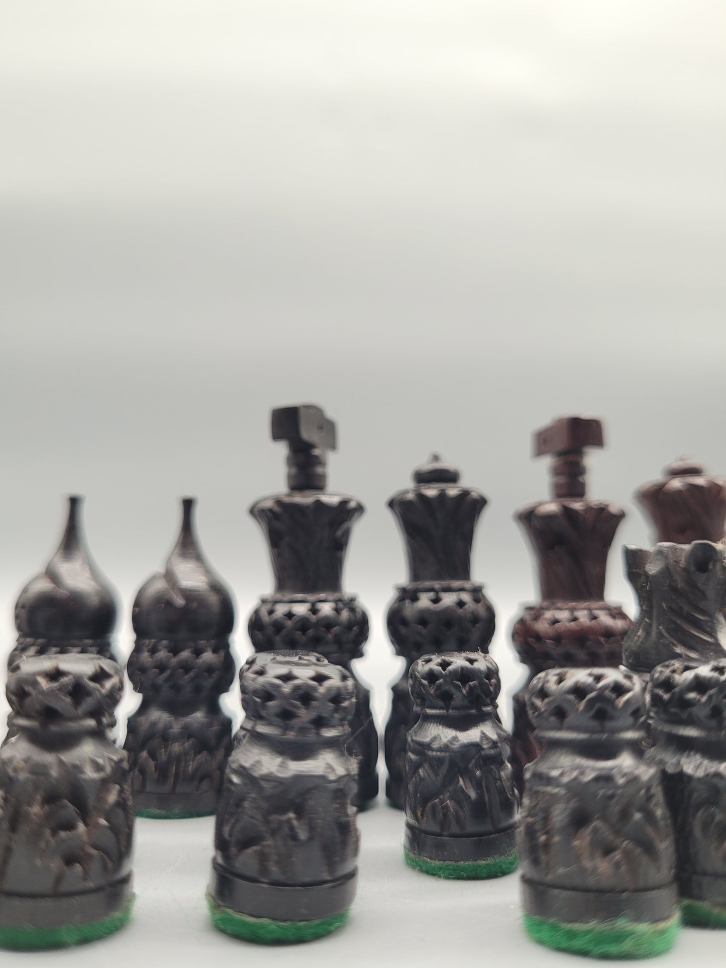 Antike Handgeschnitzte Schachfiguren, Set mit 32 Figuren