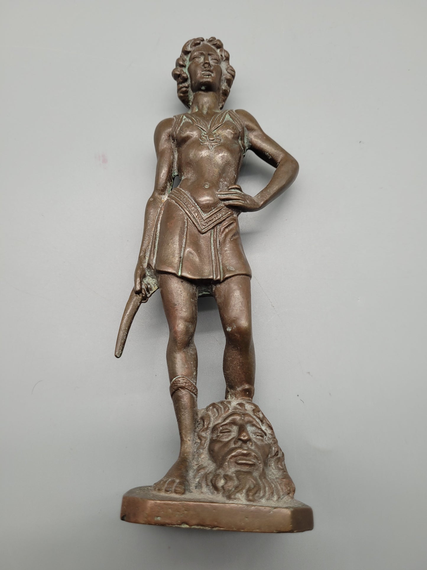 Italienische Schule (XX) Bronze Skulptur David mit dem Haupt des Goliath
