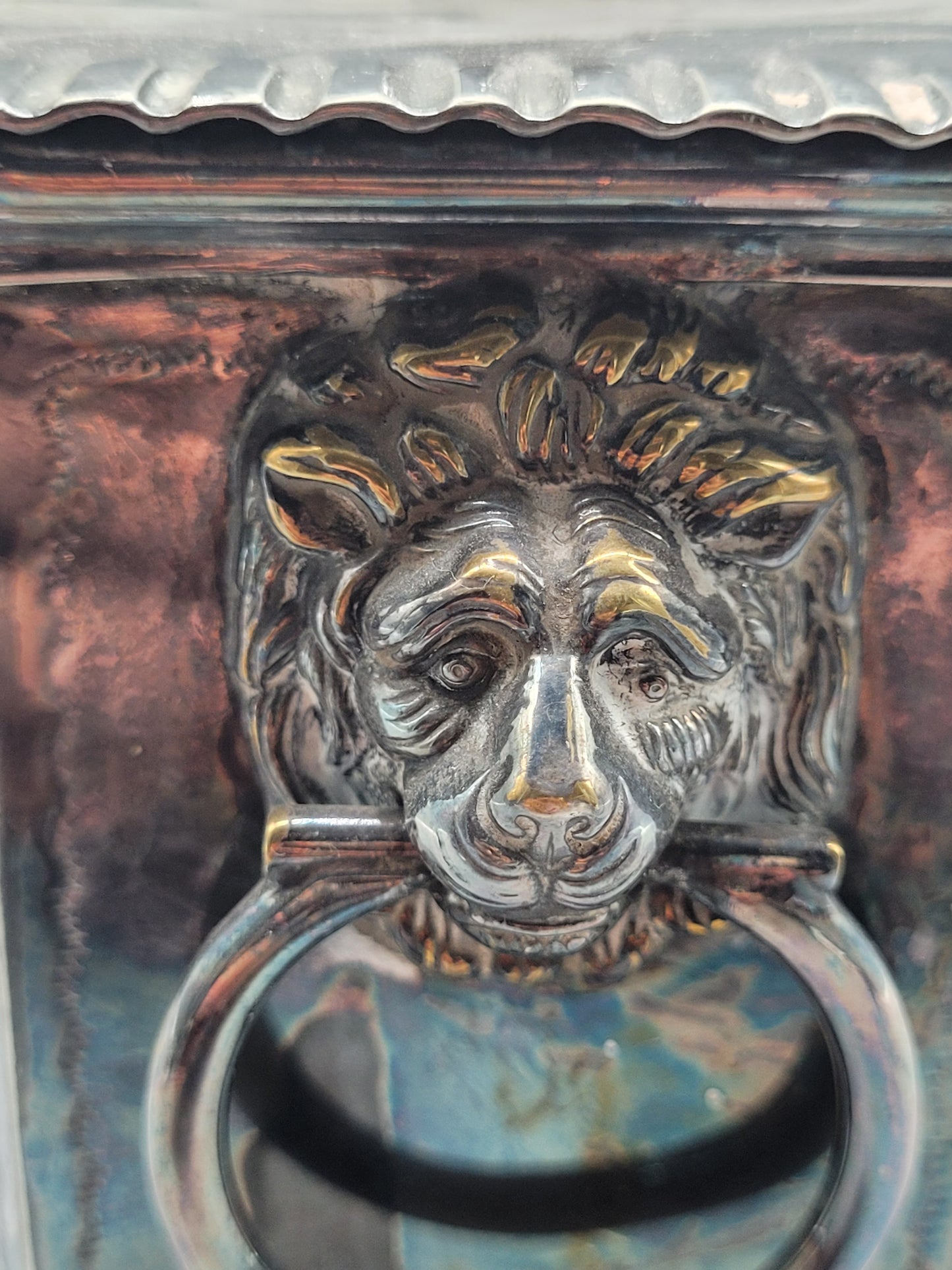 Englische Meistermarke Große Zuckerdose mit Löwenhenkeln