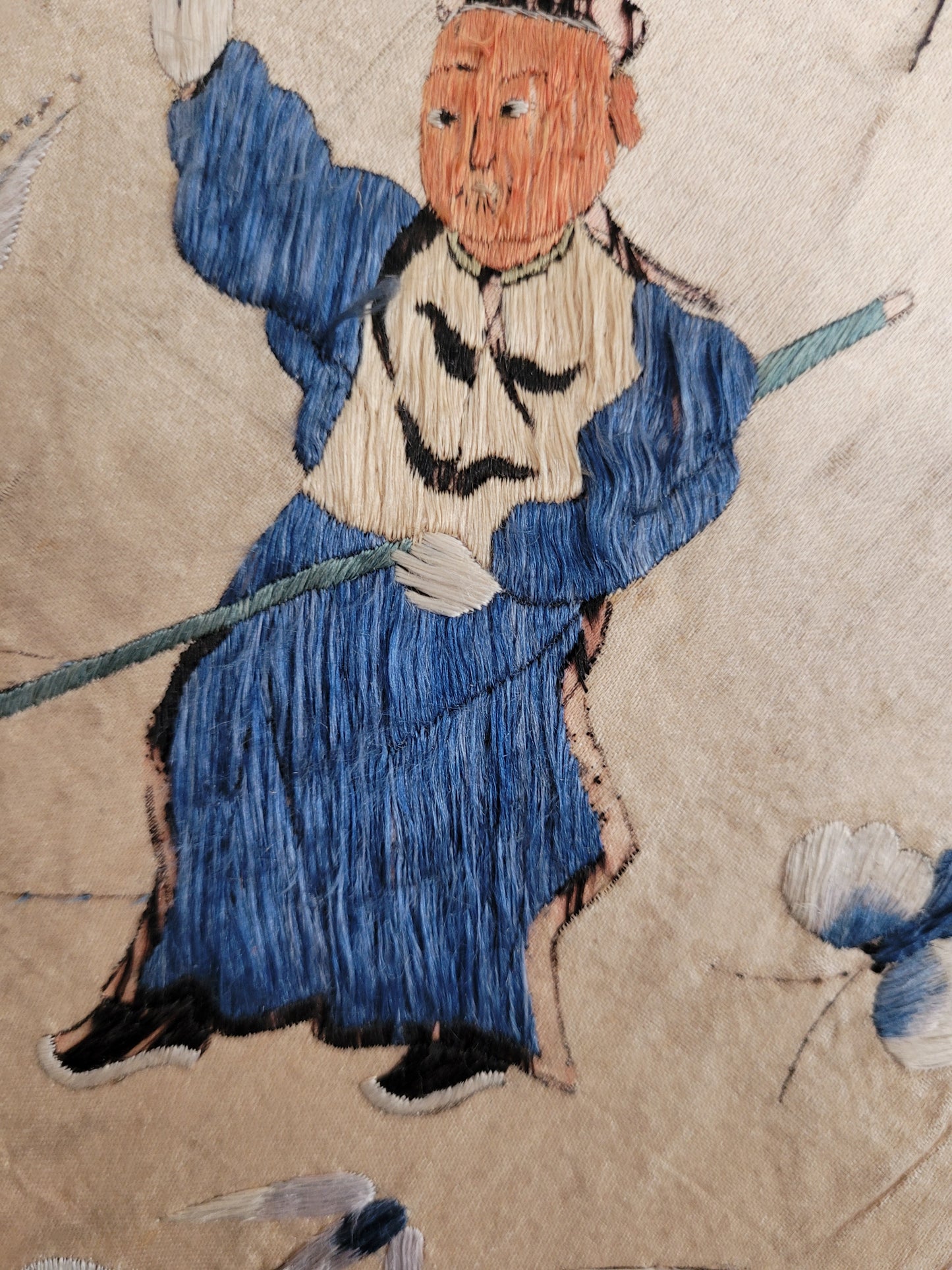 Alte Chinesische Seidenstickerei mit Klassischen Motiv elegant gerahmt