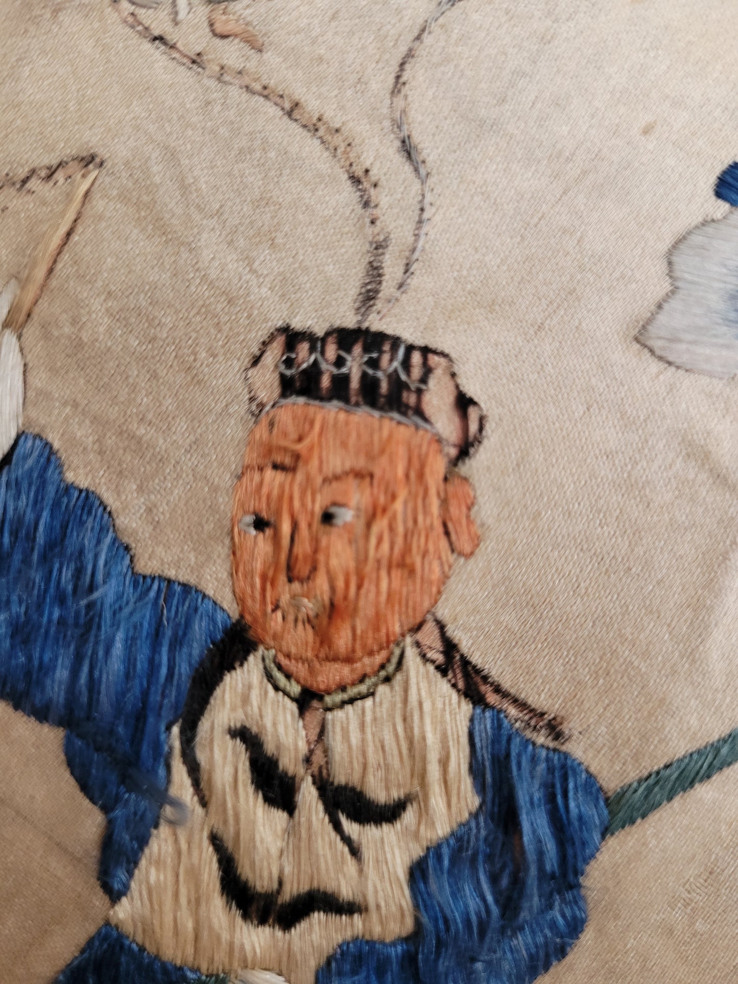 Alte Chinesische Seidenstickerei mit Klassischen Motiv elegant gerahmt