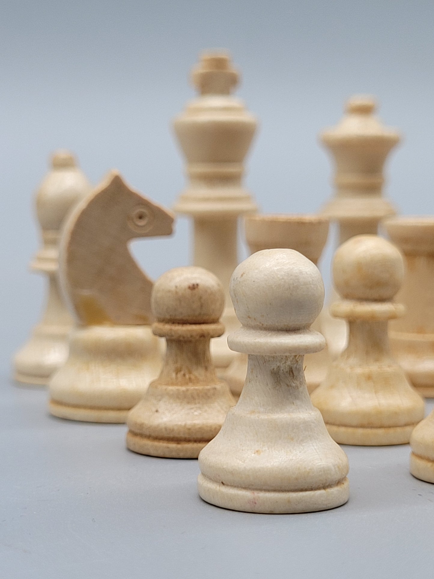 Klassische dekorative Handgeschnitzte Schachfiguren, Set aus 32 Stück