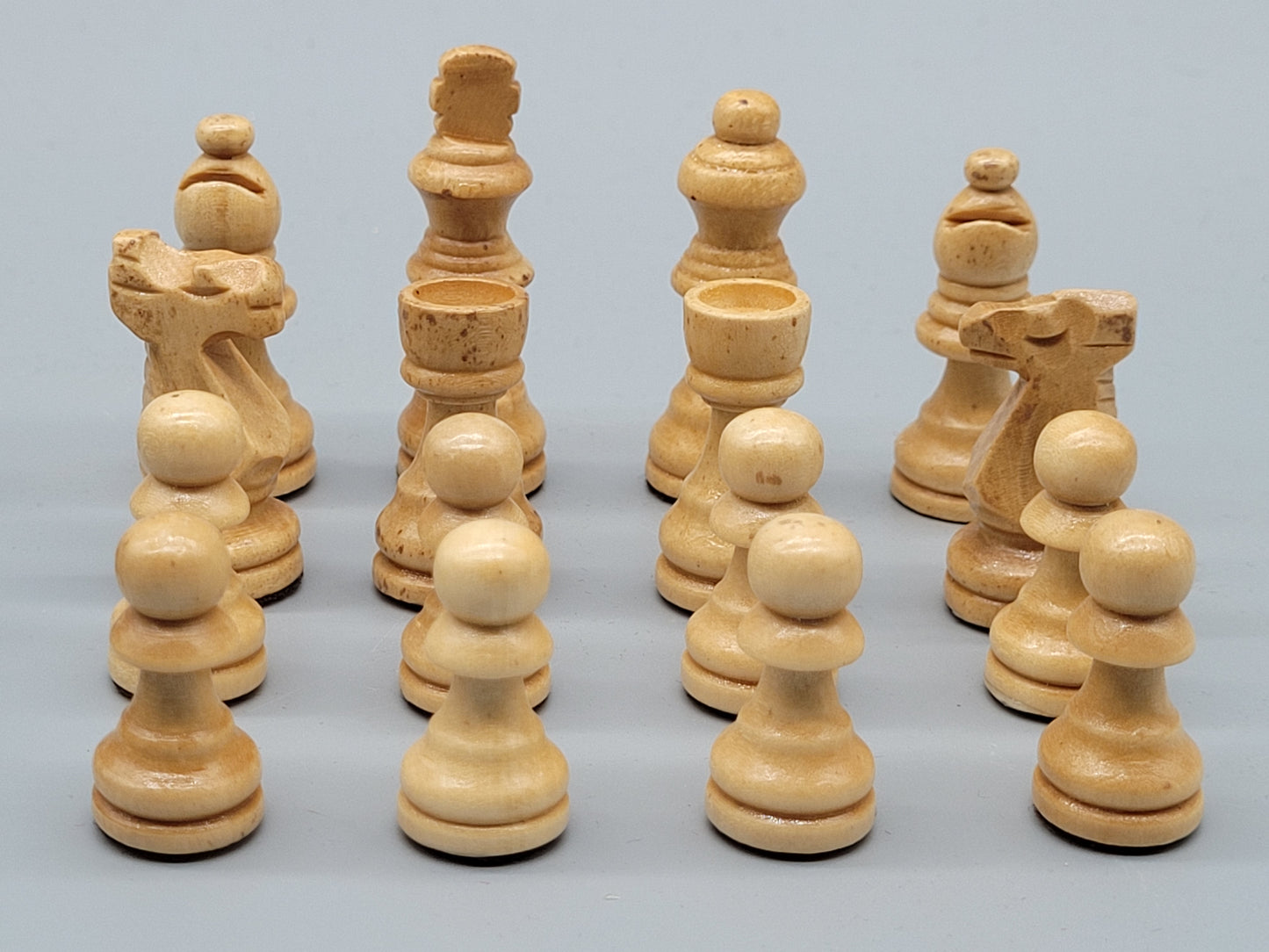 Klassische Handgeschnitzte Schachfiguren, Set aus 32 Stück