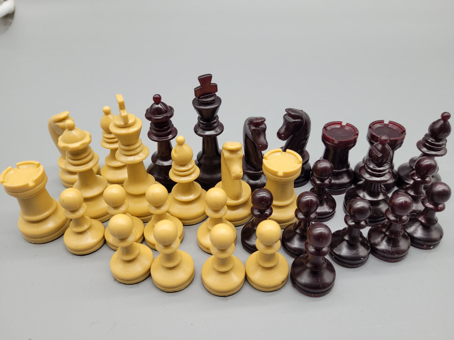 Klassisches Schachspiel Schachfiguren Set aus 32 Figuren