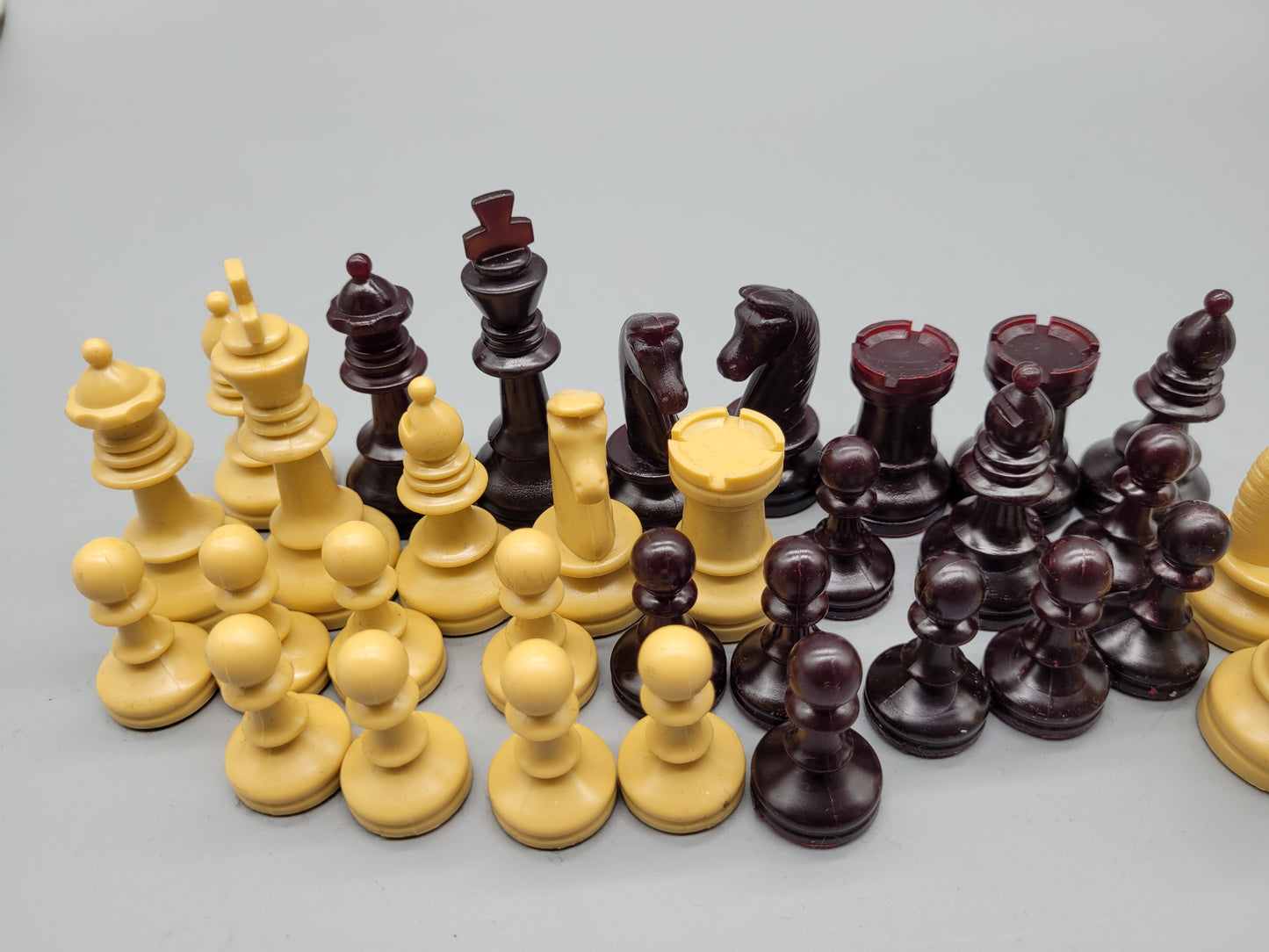 Klassisches Schachspiel Schachfiguren Set aus 32 Figuren