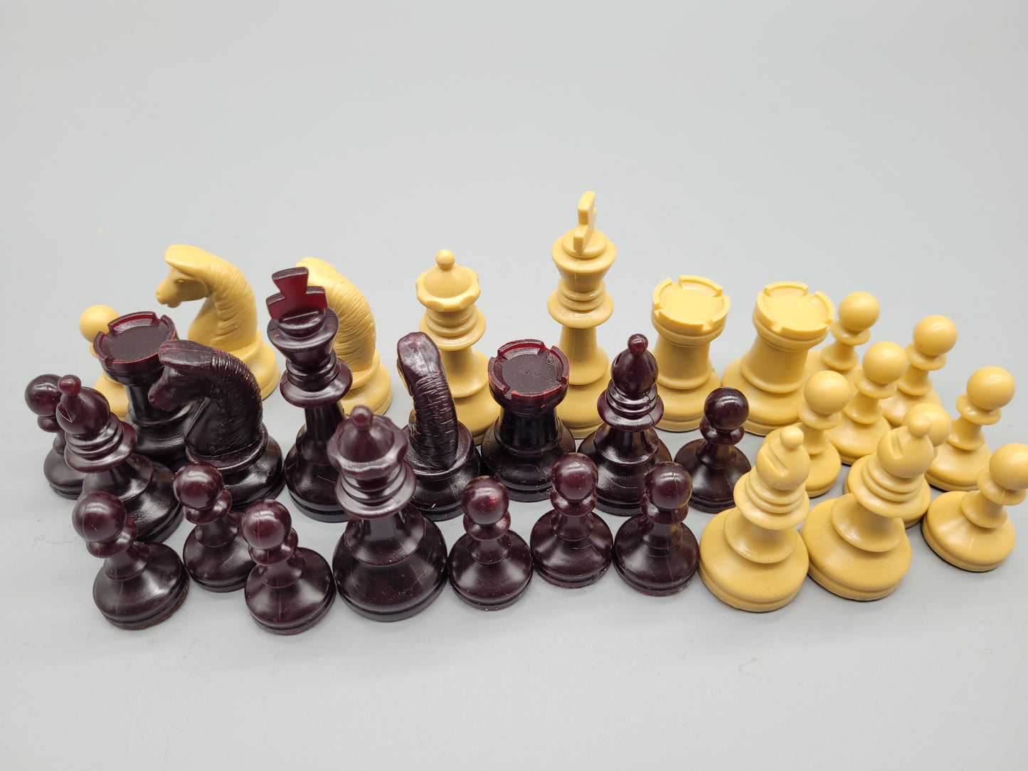 Klassisches Schachspiel Schachfiguren Set aus 32 Figuren