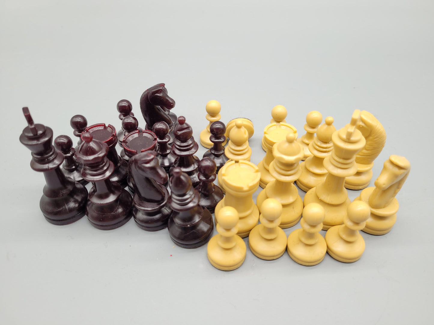 Klassisches Schachspiel Schachfiguren Set aus 32 Figuren