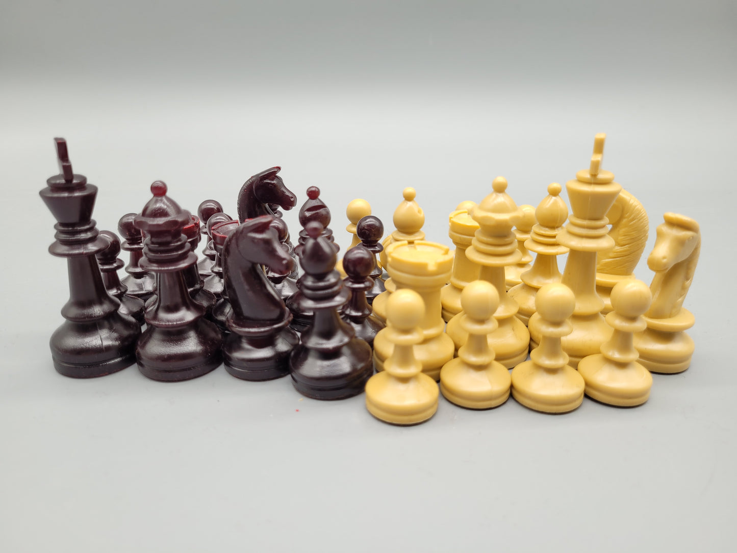 Klassisches Schachspiel Schachfiguren Set aus 32 Figuren