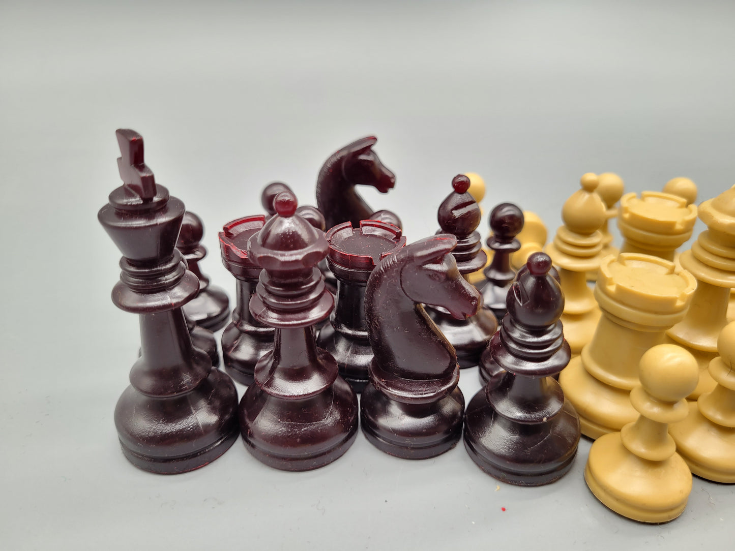 Klassisches Schachspiel Schachfiguren Set aus 32 Figuren