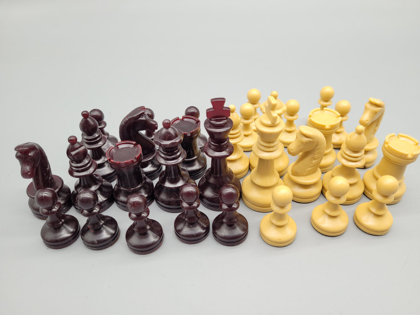 Klassisches Schachspiel Schachfiguren Set aus 32 Figuren