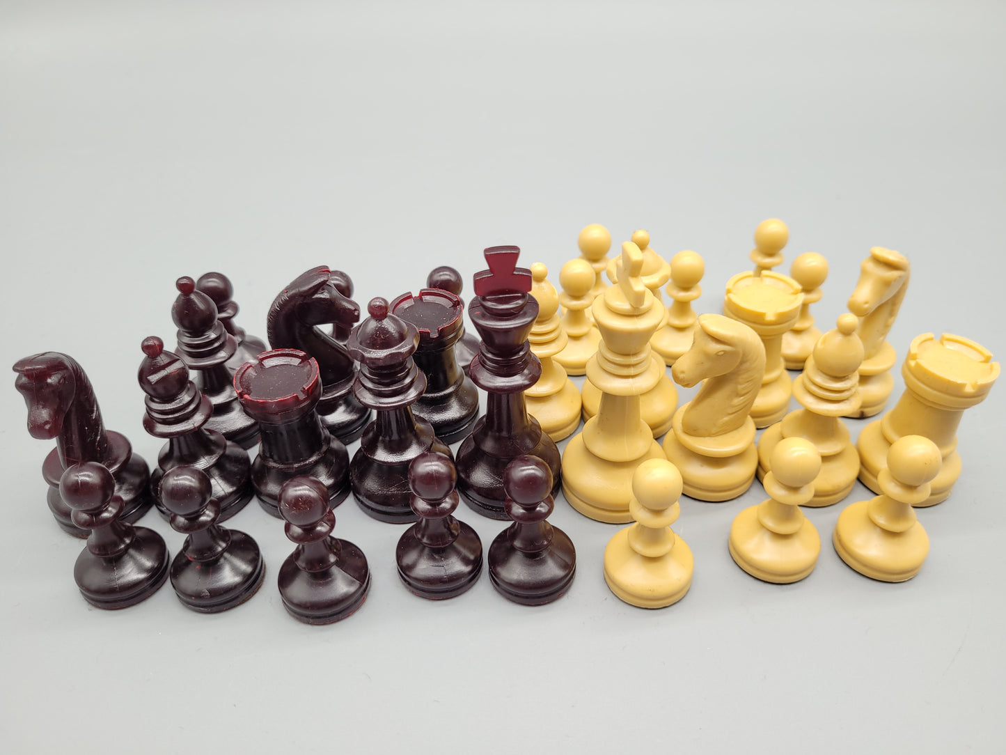 Klassisches Schachspiel Schachfiguren Set aus 32 Figuren