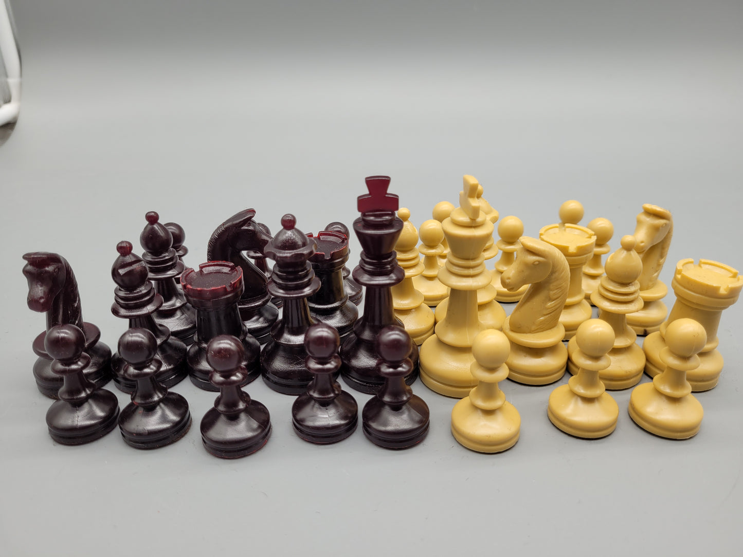 Klassisches Schachspiel Schachfiguren Set aus 32 Figuren