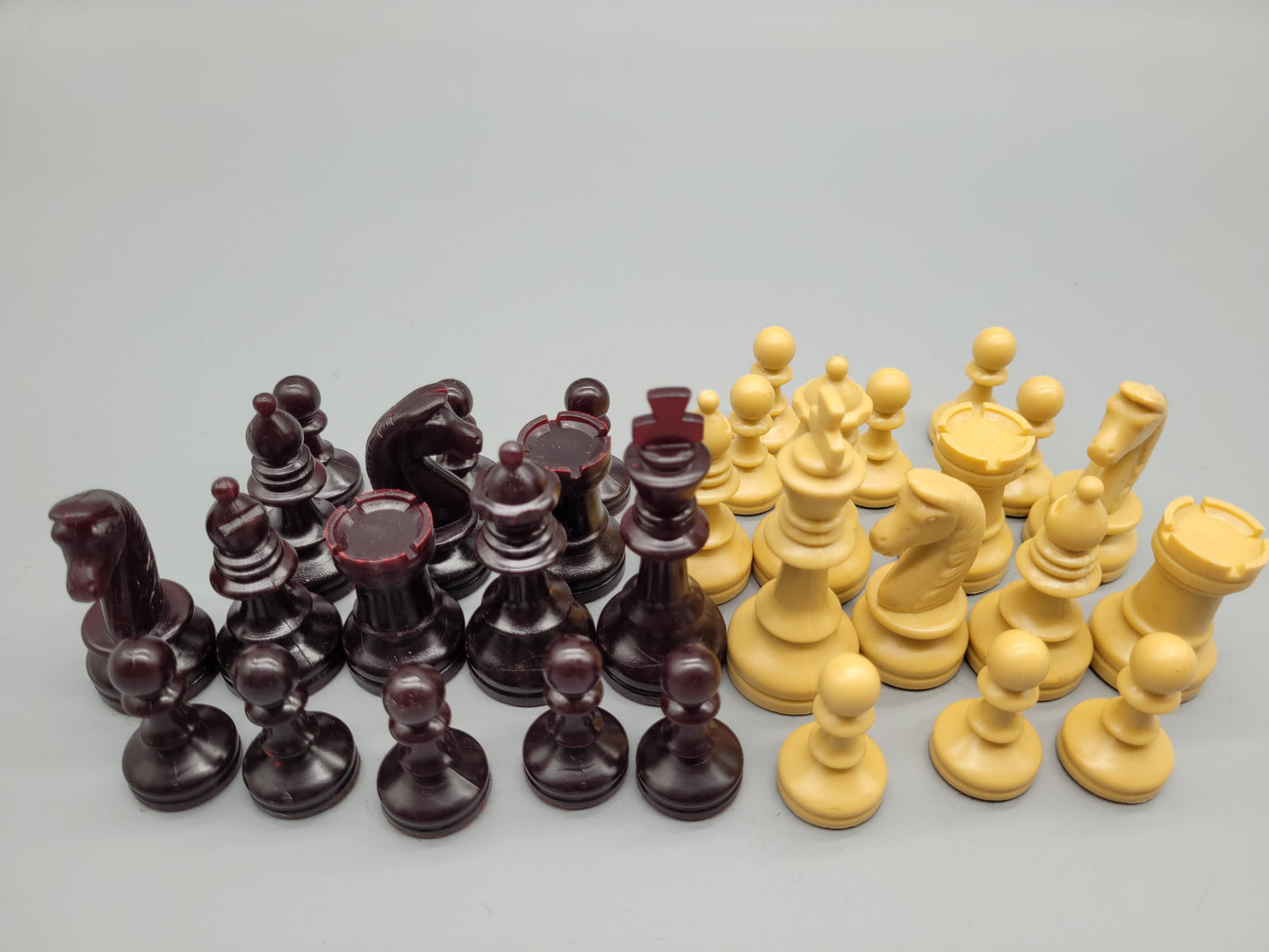 Klassisches Schachspiel Schachfiguren Set aus 32 Figuren