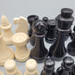 Klassisches Schachspiel Set aus 32 Handgeschnitze Schachfiguren