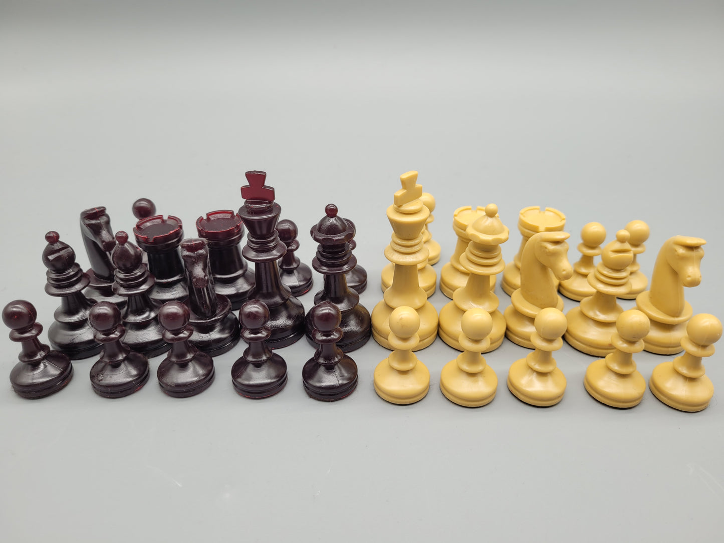 Klassisches Schachspiel Schachfiguren Set aus 32 Figuren