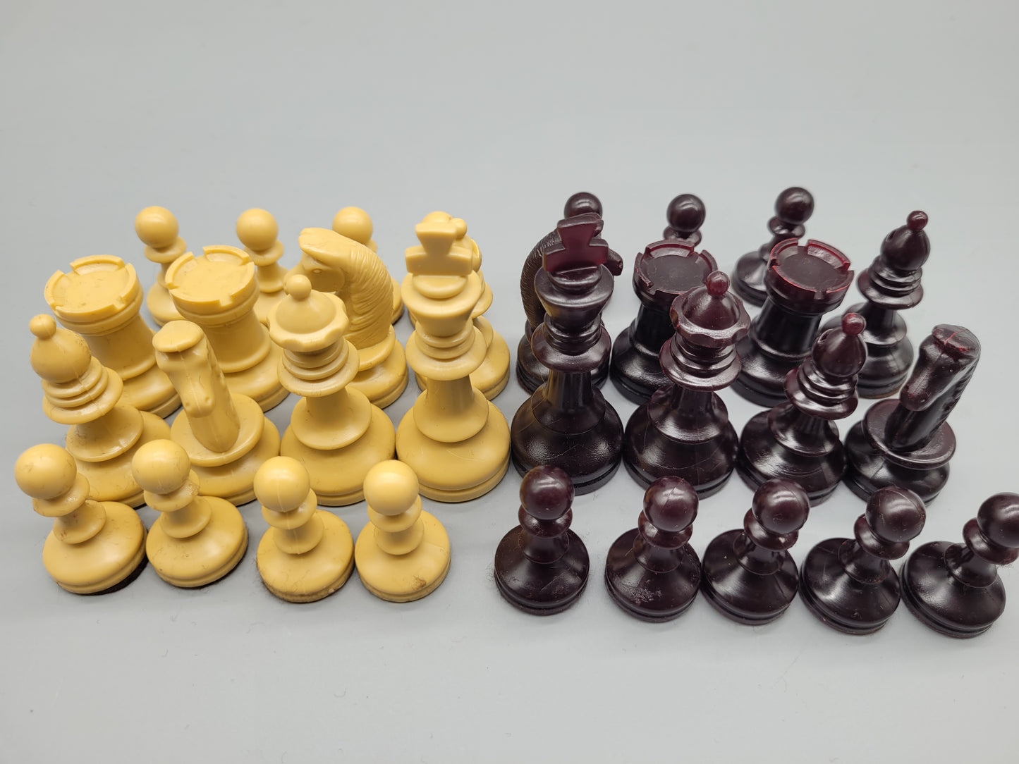 Klassisches Schachspiel Schachfiguren Set aus 32 Figuren