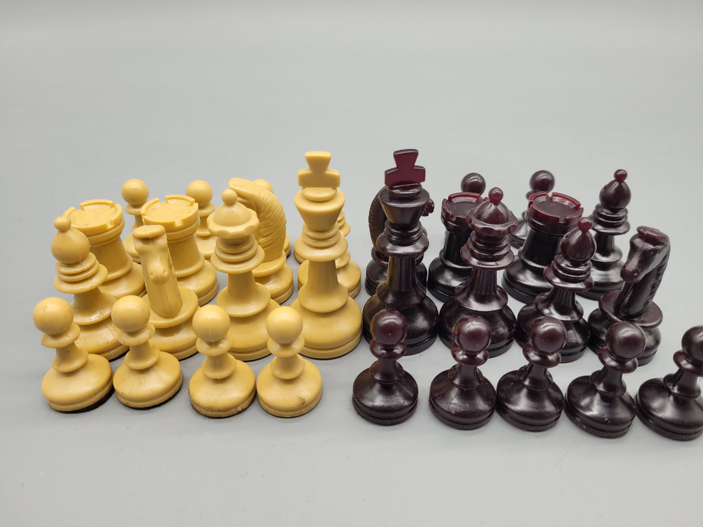 Klassisches Schachspiel Schachfiguren Set aus 32 Figuren