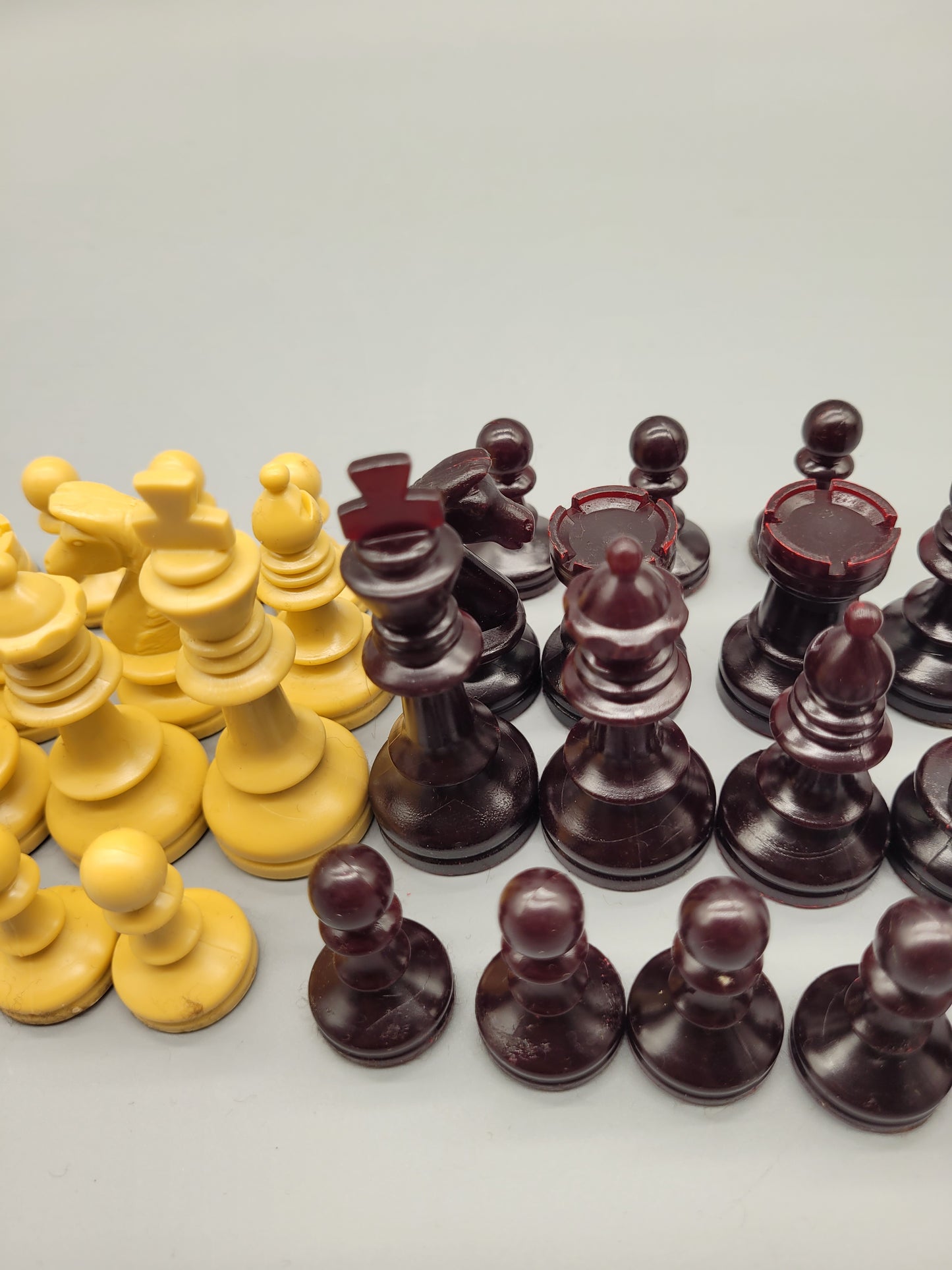 Klassisches Schachspiel Schachfiguren Set aus 32 Figuren