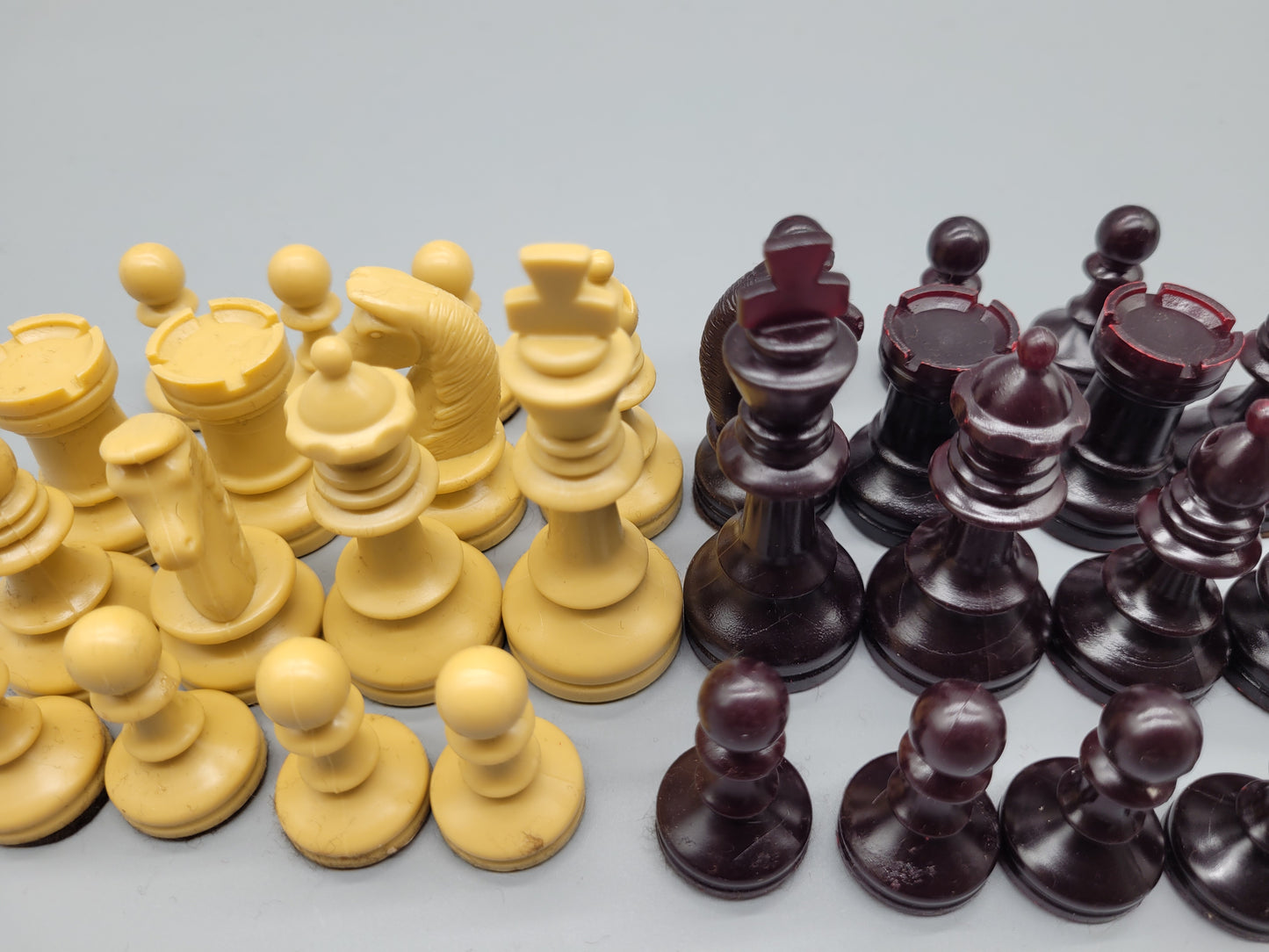 Klassisches Schachspiel Schachfiguren Set aus 32 Figuren