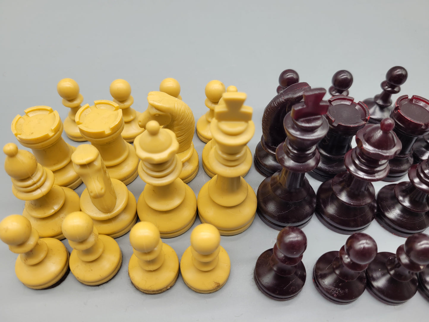 Klassisches Schachspiel Schachfiguren Set aus 32 Figuren