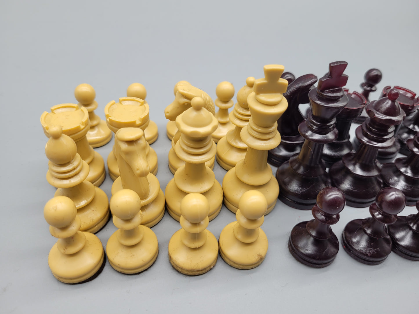 Klassisches Schachspiel Schachfiguren Set aus 32 Figuren