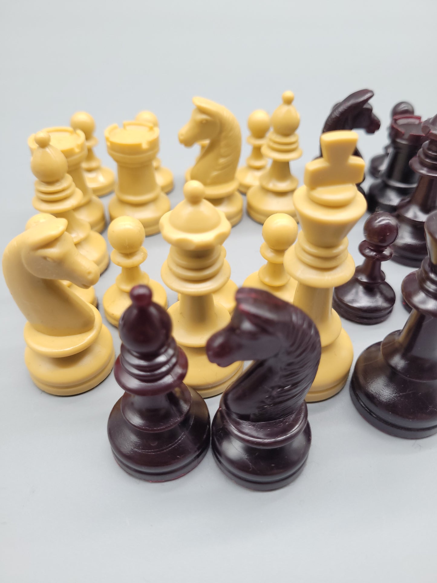 Klassisches Schachspiel Schachfiguren Set aus 32 Figuren