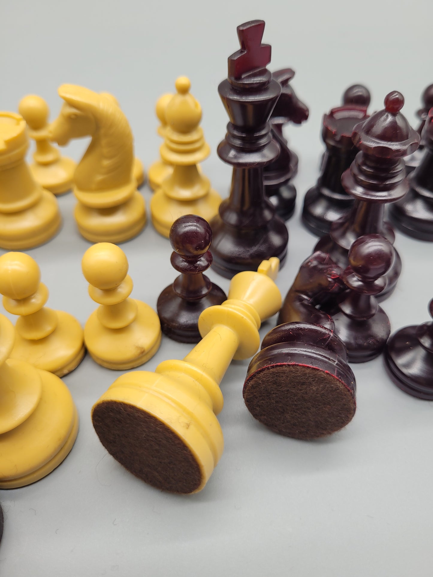 Klassisches Schachspiel Schachfiguren Set aus 32 Figuren