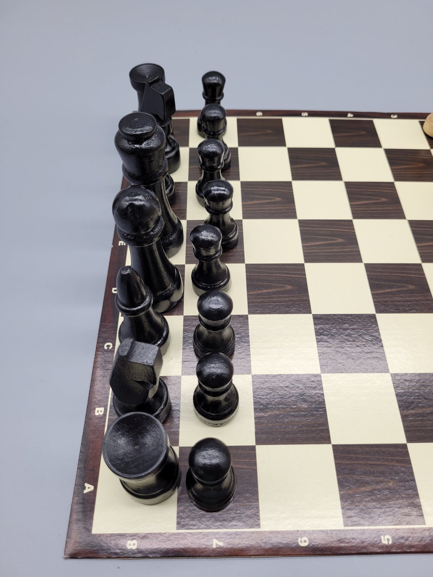 Klassisches Schachspiel, 32 Handgeschnitzte Schachfiguren mit Brett