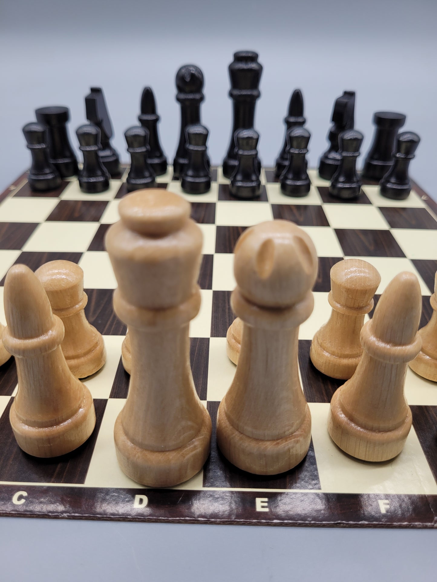 Klassisches Schachspiel, 32 Handgeschnitzte Schachfiguren mit Brett