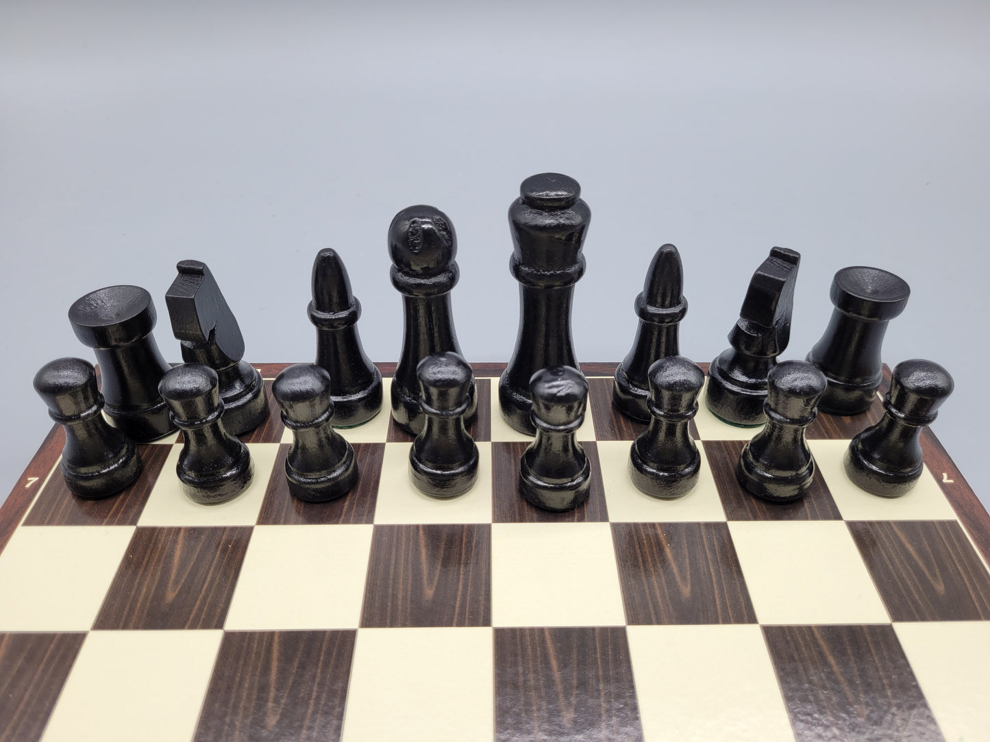 Klassisches Schachspiel, 32 Handgeschnitzte Figuren inklusive Brett
