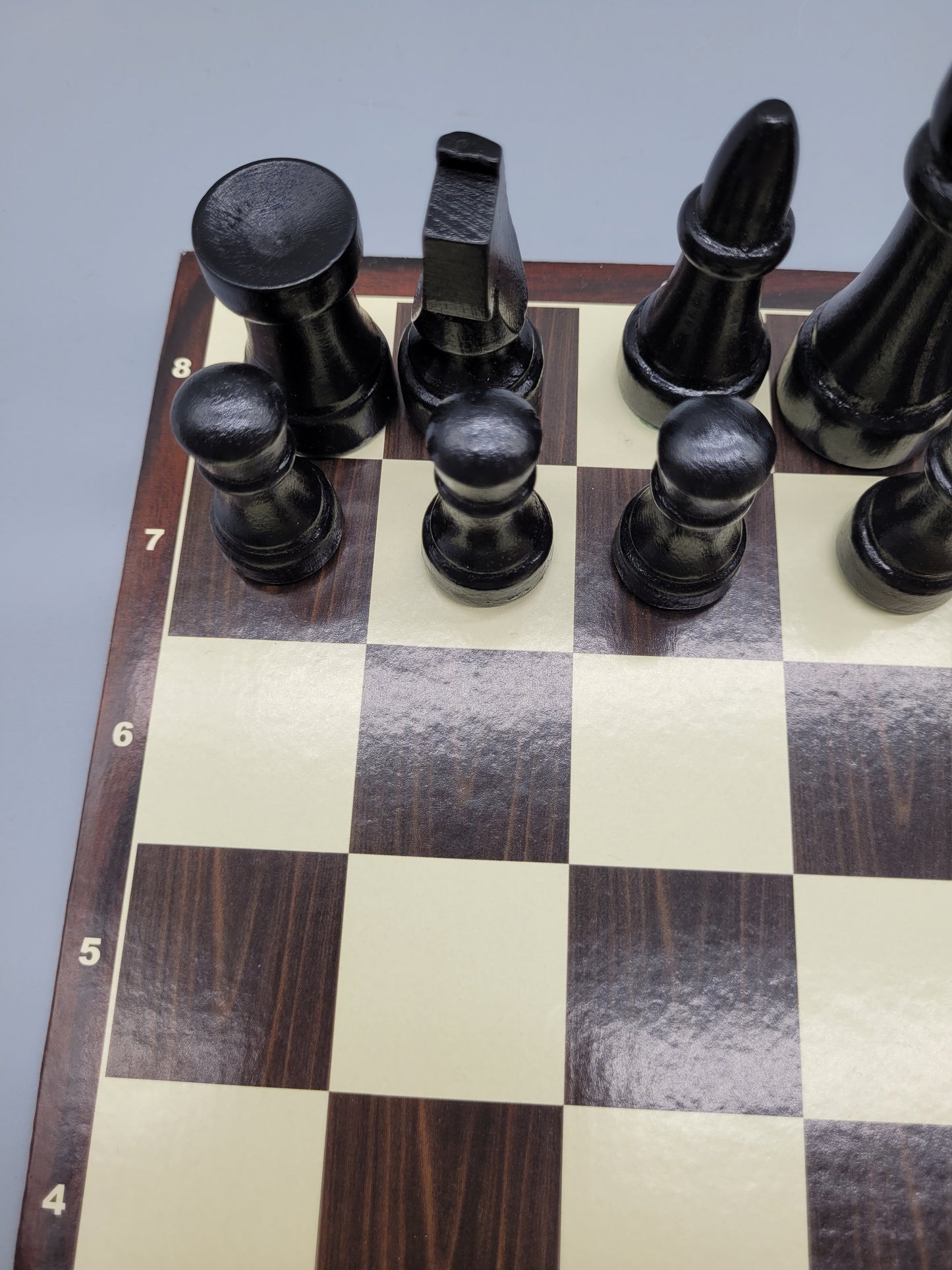 Klassisches Schachspiel, 32 Handgeschnitzte Figuren inklusive Brett