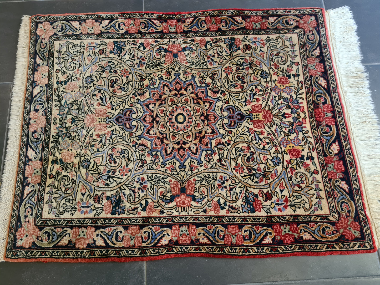 Feiner Handgeknüpfter Perser Bidjar Orientteppich mit Floralen Motiven 95X75cm