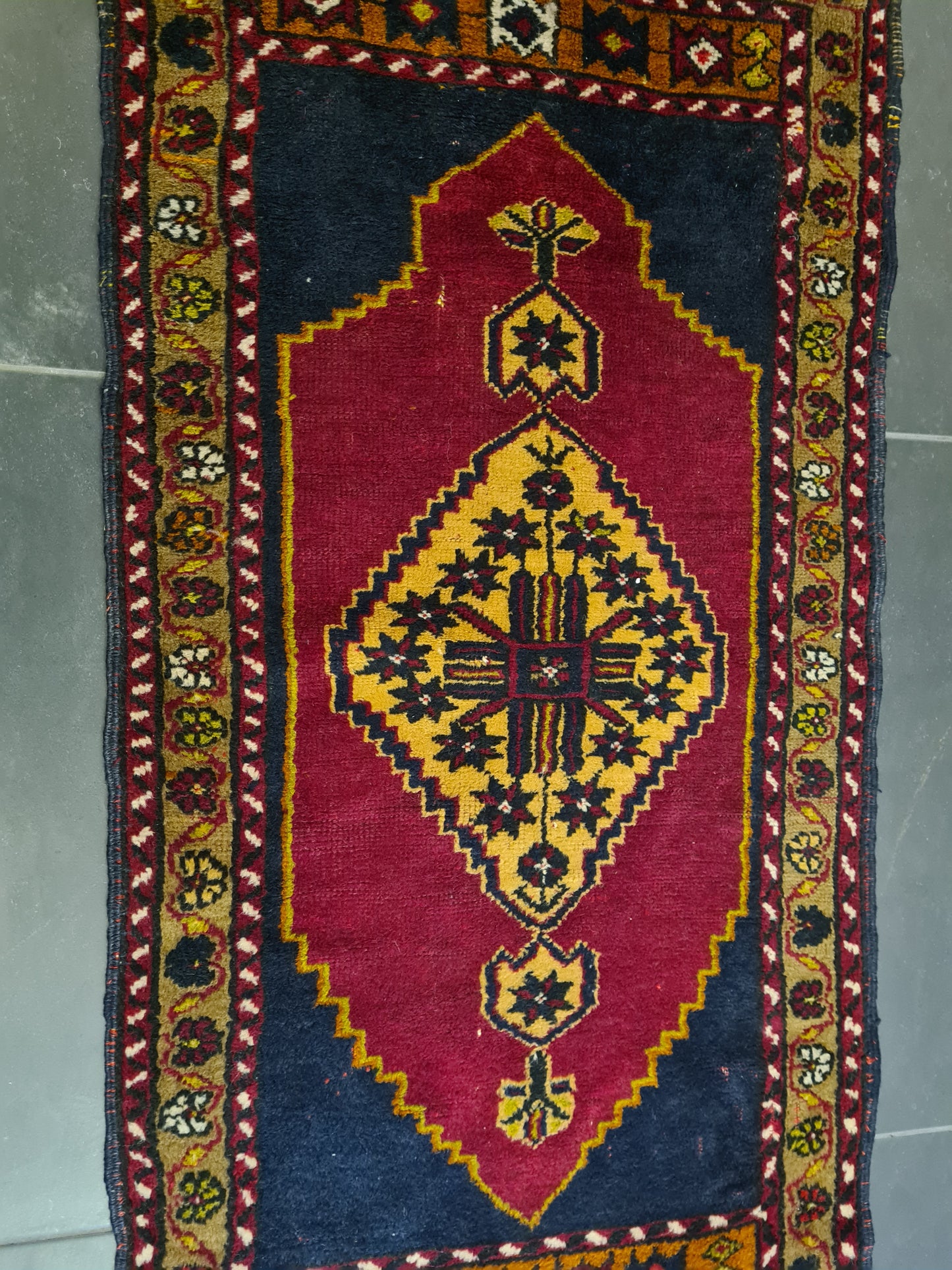 Handgeknüpfter Yahali Anatol Orientteppich mit Blumenmotiven 117X63cm