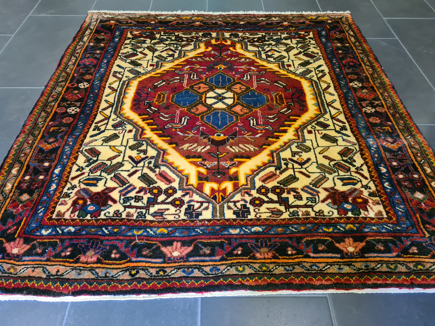 Feiner Handgeknüpfter Orientteppich – Sarough Hamadan Perser Teppich 140X136cm