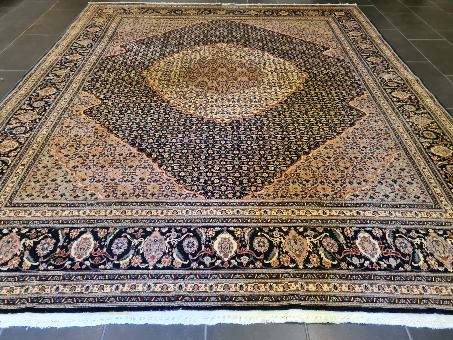 Feiner Handgeknüpfter Orientteppich – Perser Isfahan Teppich 295x250cm