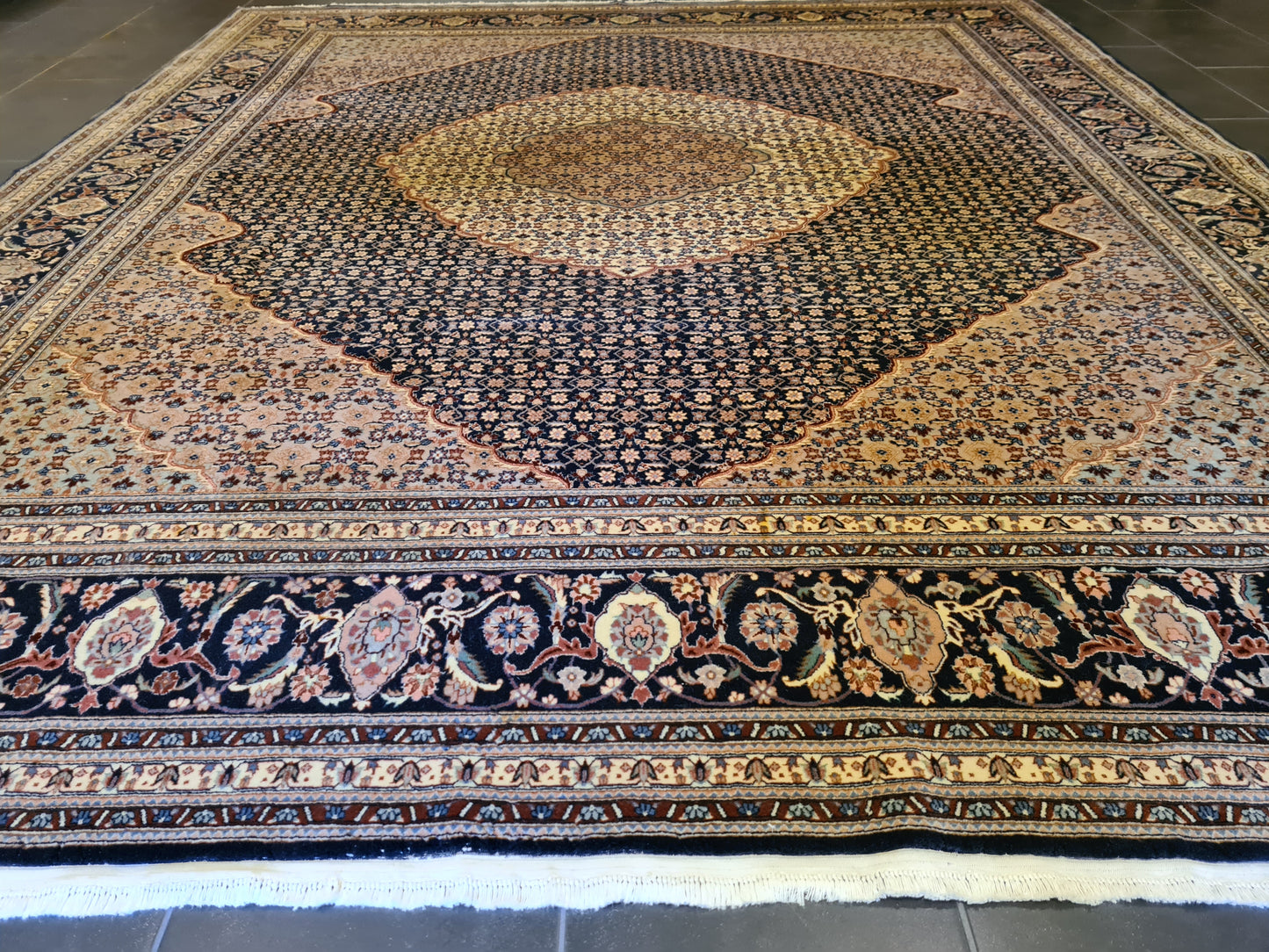 Feiner Handgeknüpfter Orientteppich – Perser Isfahan Teppich 295x250cm