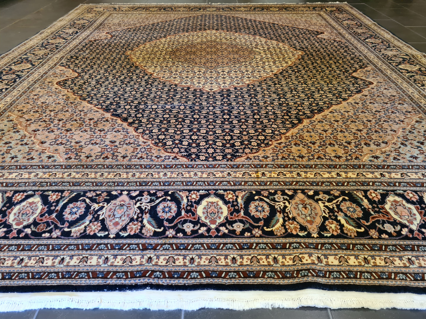 Feiner Handgeknüpfter Orientteppich – Perser Isfahan Teppich 295x250cm