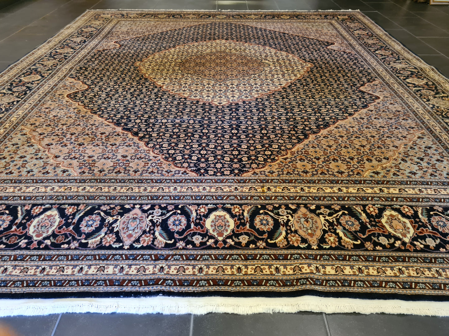 Feiner Handgeknüpfter Orientteppich – Perser Isfahan Teppich 295x250cm