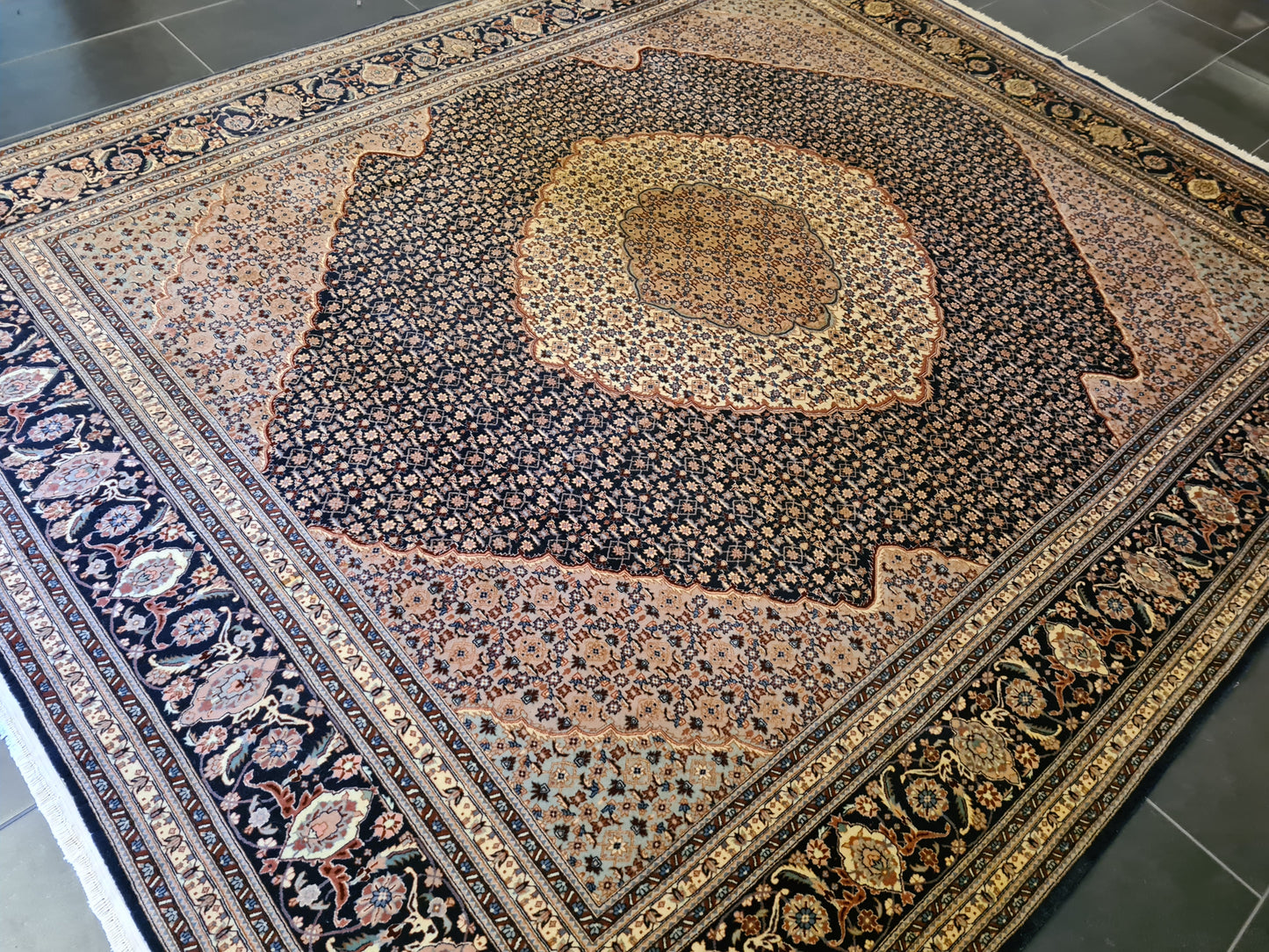 Feiner Handgeknüpfter Orientteppich – Perser Isfahan Teppich 295x250cm