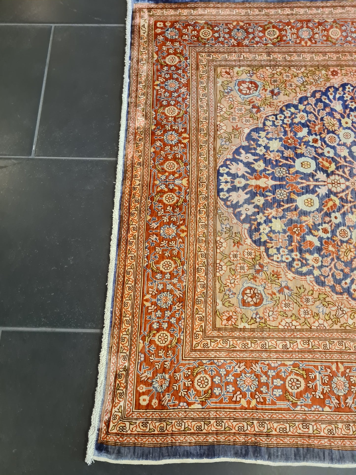 Wertvoller Handgeknüpfter Seidenteppich – Hereke Teppich 126X95cm