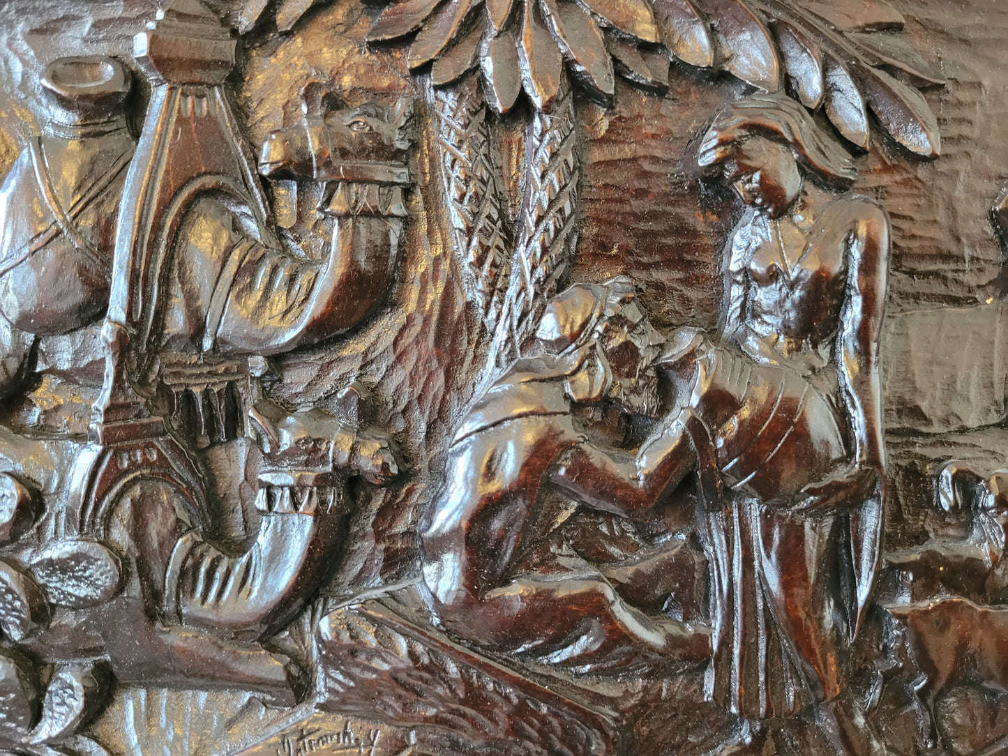 Handgeschnitztes Relief auf Holz Arabische Oase in der Wüste